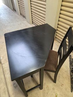 Corner table with chair