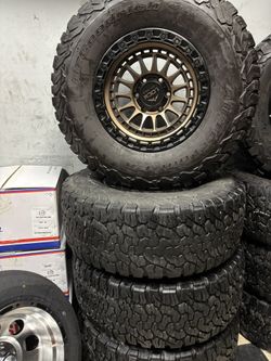 Bendo Un Set De Rines Nuevos Con Llantas Usadas Para Toyota Tacoma Chevy Silverado 