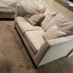 2 Couches Brand New 