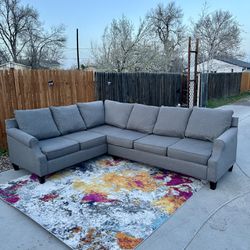 🚚 FREE DELIVERY ! Beautiful Grey Sectional Couch