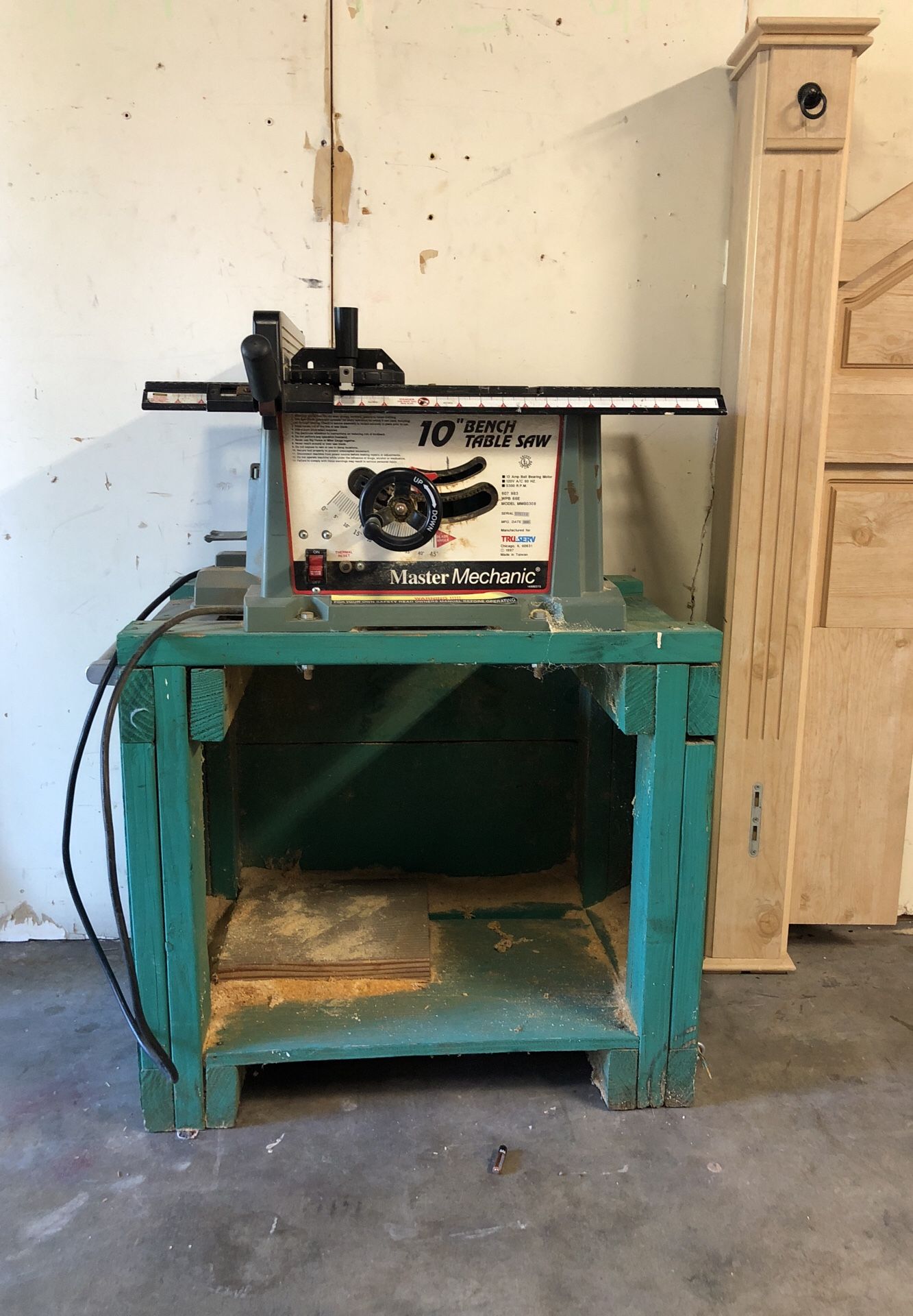 10 inch bench table saw by Master mechanic
