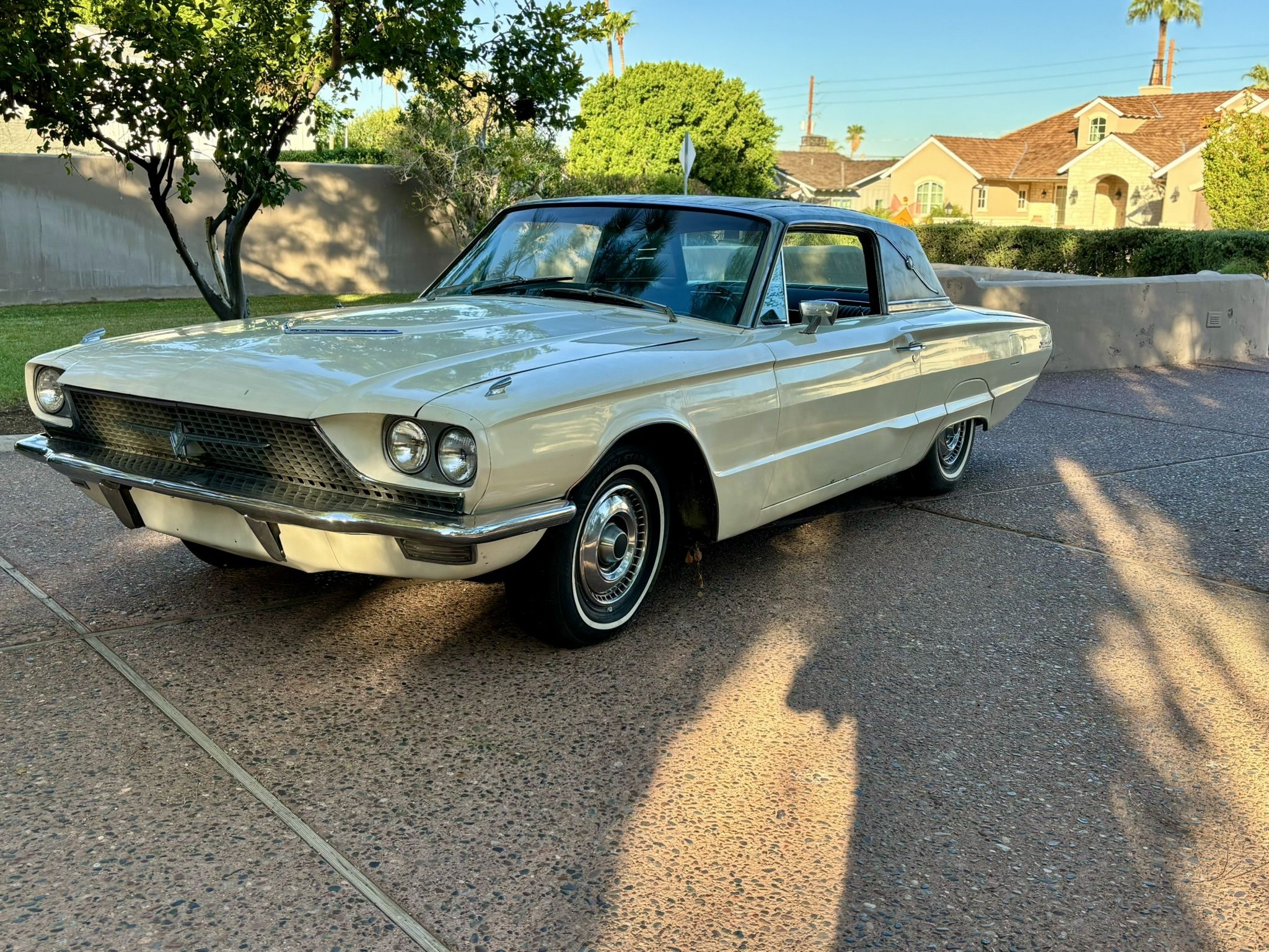 SOLD Pending pickup.- 1966 Thunderbird - 390 V8 Hardtop