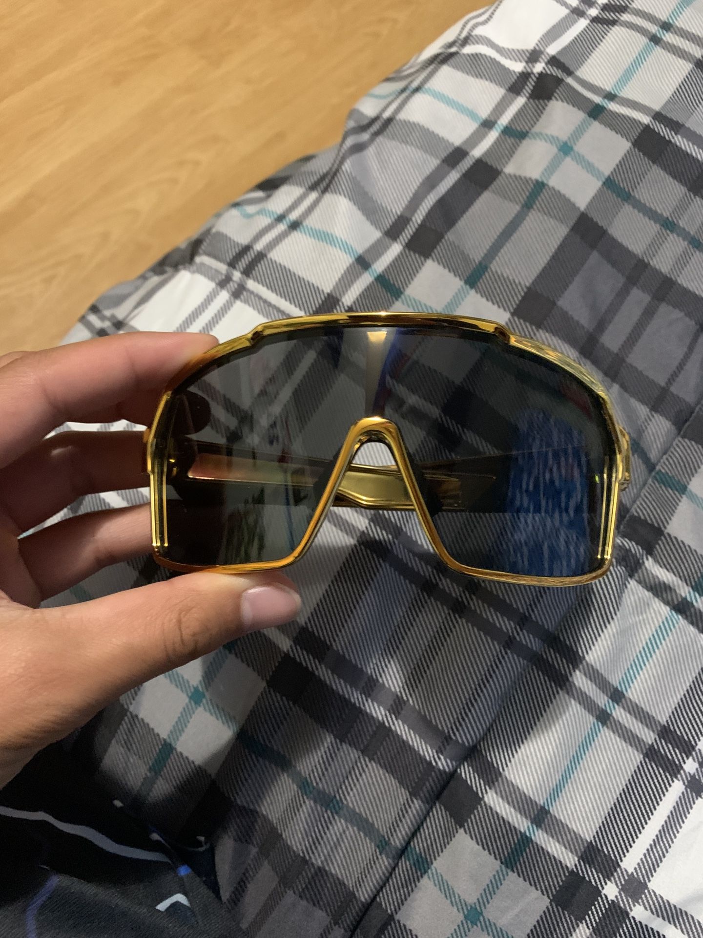 gold shoc glasses