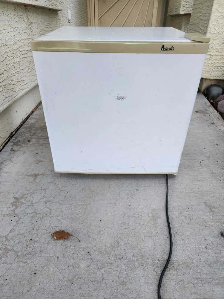 Avanti Mini Fridge