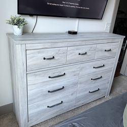 Dresser With 7 Drawers