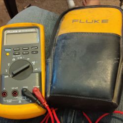 FlukeFluke 87 True RMS CAT III 1000V 4000 Count DMM w/ Test Leads & Case