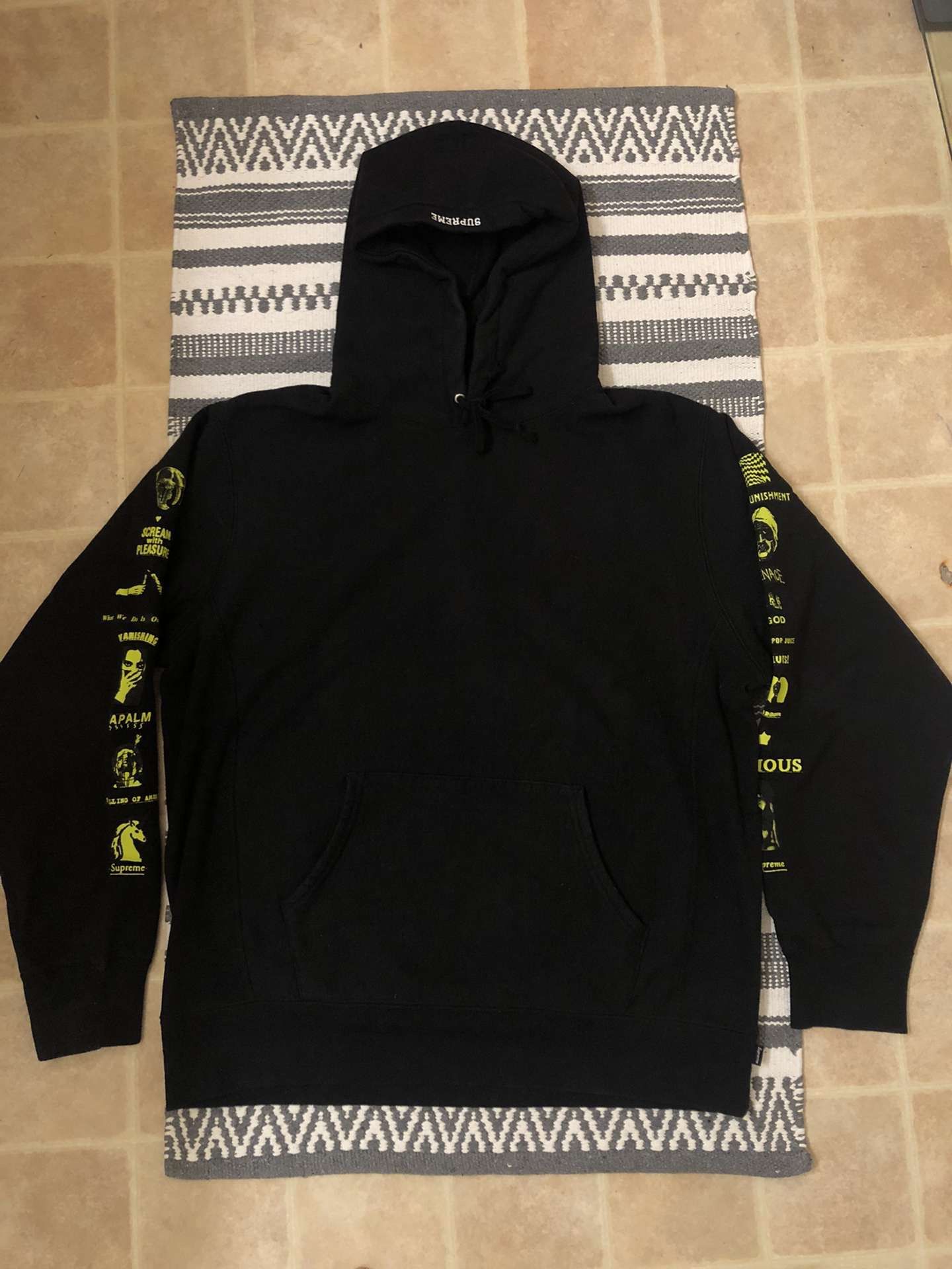 Supreme Hoodie 