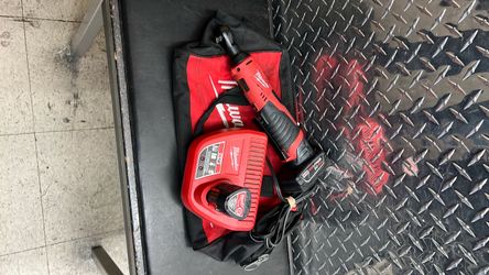 Milwaukee 2457-20 3/8”12v Cordless Ratchet Kit