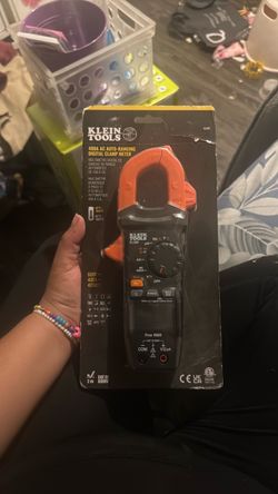 Digital clamp meter