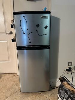 Mini fridge