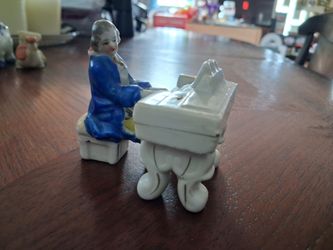vintage Occupied Japan porcelain figurine set