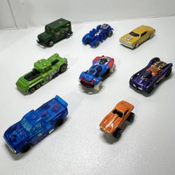 Hot Wheels  Lot 8 pieces 
