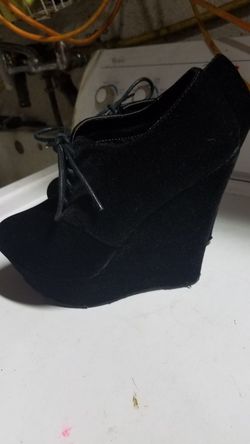 Women's black wedge heels