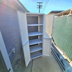 Storage Cabinet, Excellent Condition, Lockable,   used indoors, Rubbermaid, Keter