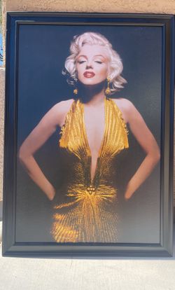 Marilyn Monroe Framed Picture Gold Dress for Sale in Las Vegas, NV - OfferUp