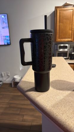 Simple Modern Water Bottle 40 Oz