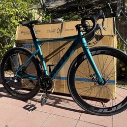 Road/gravel bicycle.