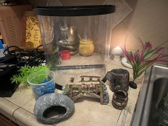 3.5 Gallon Fish Tank & Accessories