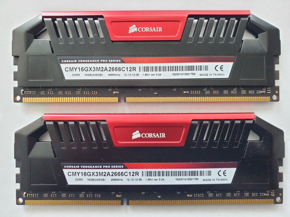 CORSAIR VENGEANCE Pro 16GB (2x8GB) 2666 MHz DDR3 *CL12* (CMY16GX3M2A2666C12R) Desktop RAM Memory