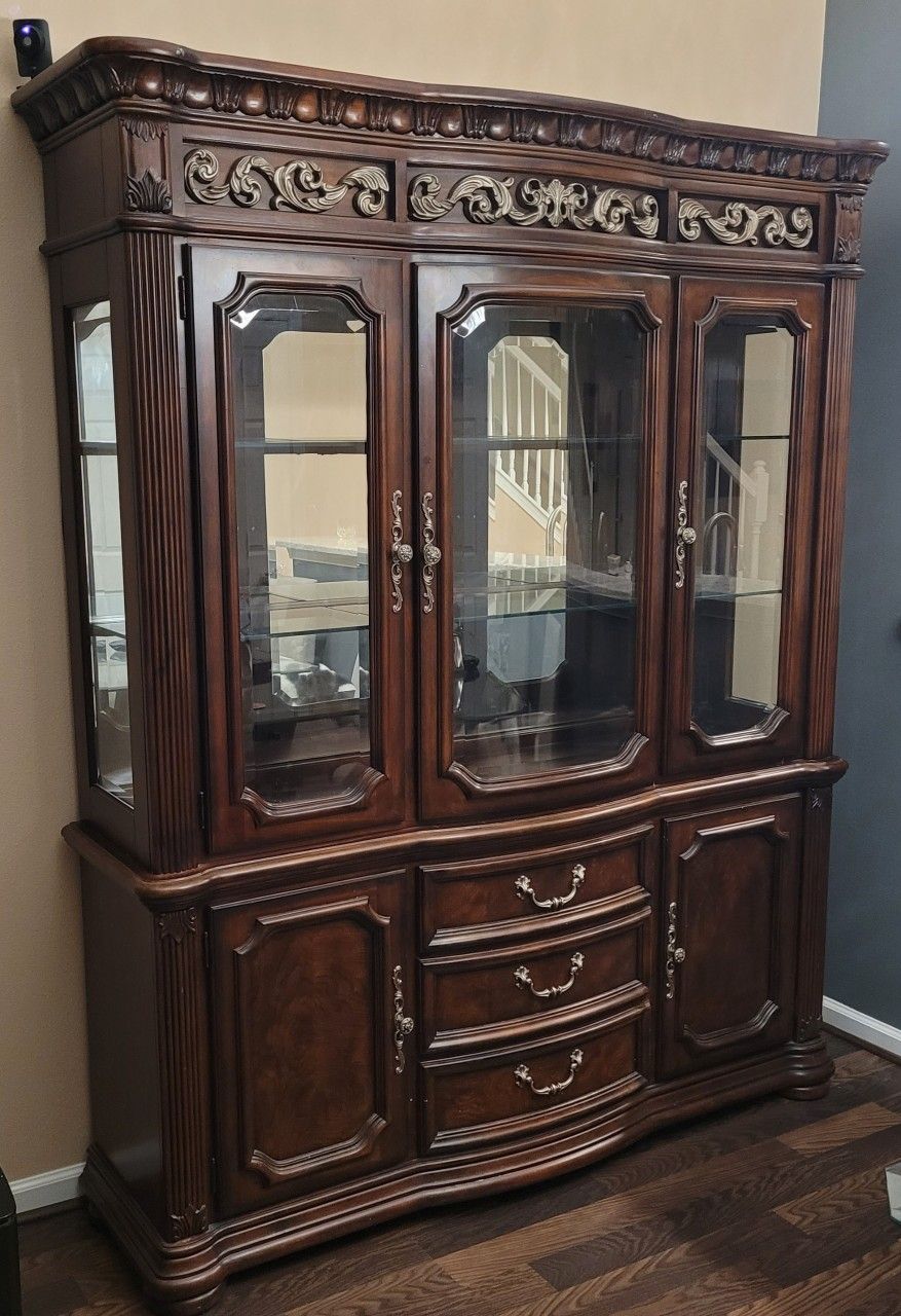 Wynwood Granada China Cabinet