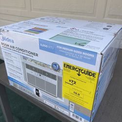 BRAND NEW IN BOX MIDEA ROOM AIR CONDITIONER 8,000 BTU FOR UP TO 350 SQ FT WITH REMOTE CONTROL COMPATIBLE WITH SMARTPHONE