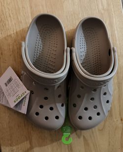 Biege Crocs