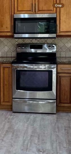 Kenmore stove and microwave set