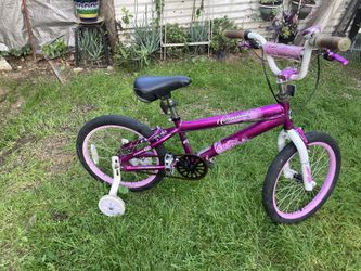 18” Girls Genesis Hollywood Bicycle, Both Tires  Needs A Inner Tube , It’s Selling as Shows In The Photos, Cash Only