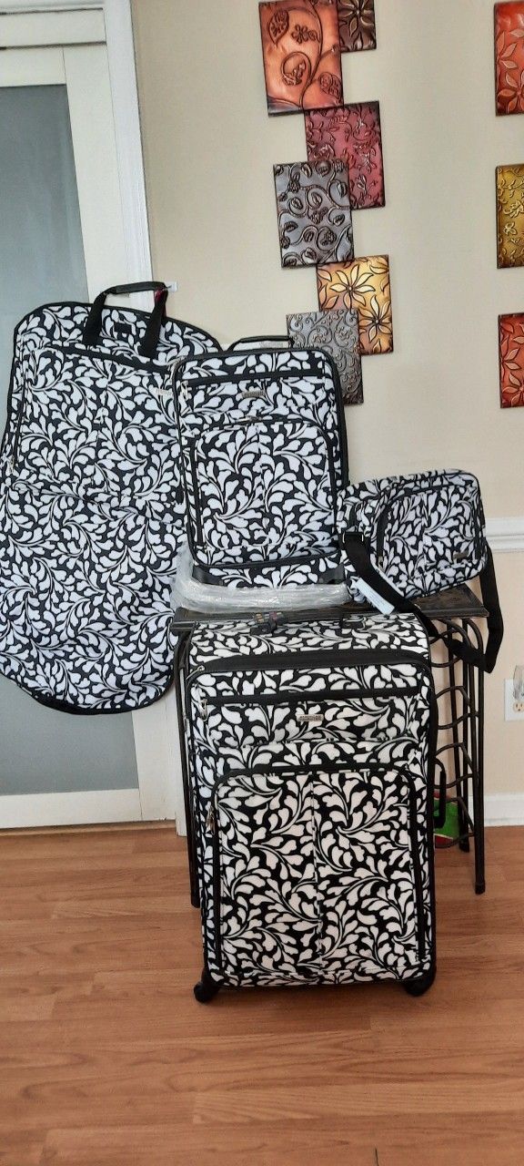 American Tourister (4) Piece Set $100 OBO