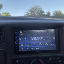 Brand New 7” Smart CarPlay Radio & Backup Camera 