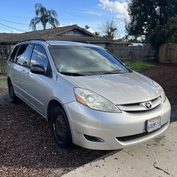 Toyota Sienna 