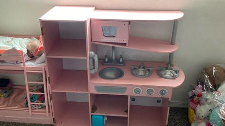 Toy kitchen