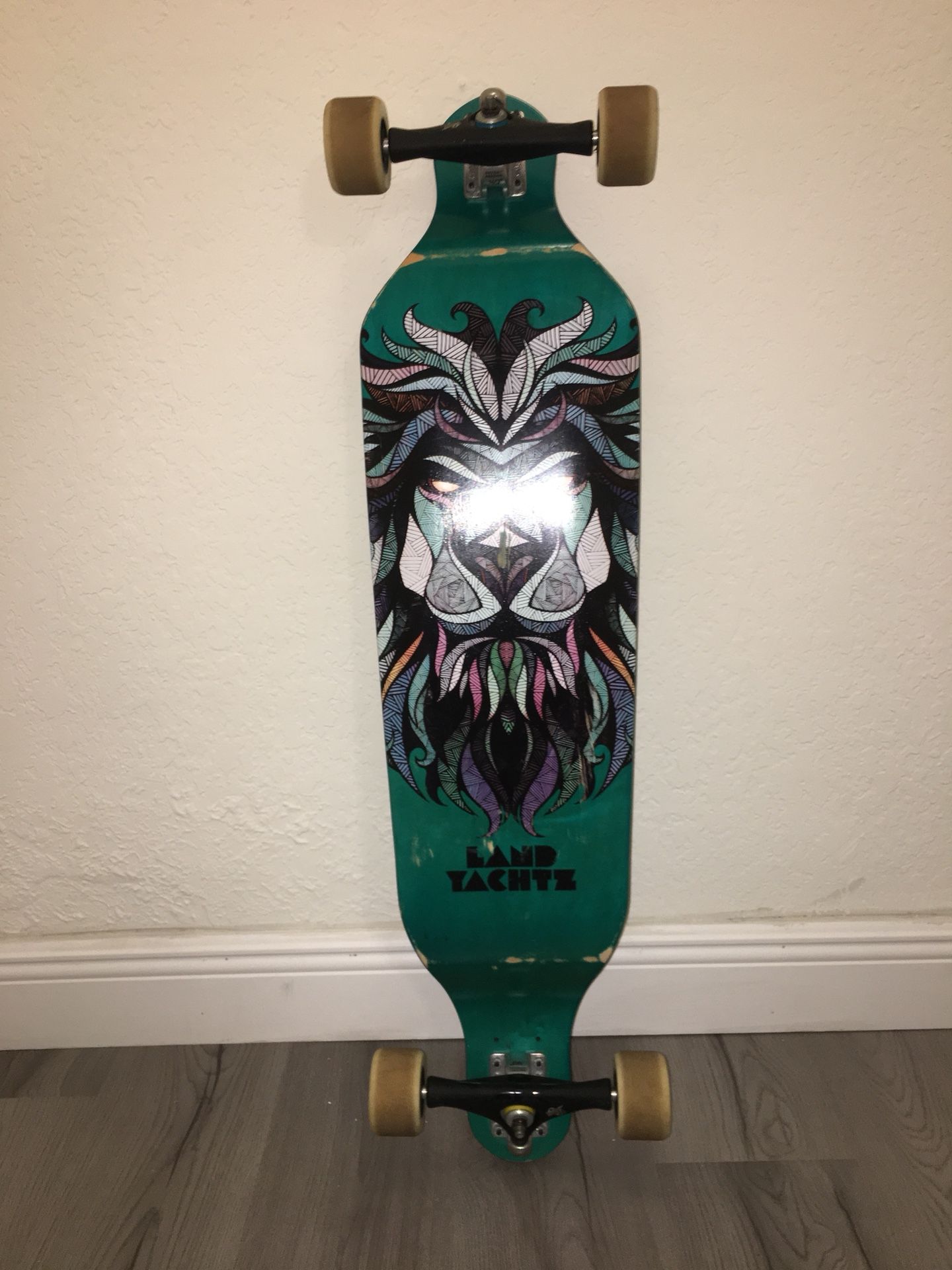 Landyachtz Chinook downhill longboard