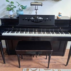 Wurlitzer upright Spinet piano