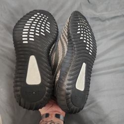 Adidas Yeezy 350 Carbon Beluga. 