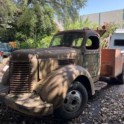 1942 International Tow Truck