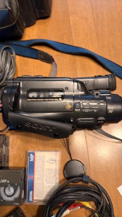Sony 8 mm CCD-FX330 video camera