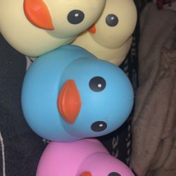 squeezy duck squishy