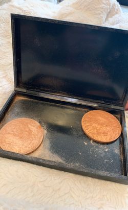 Mac cosmetics mineralized highlighter soft and gentle and gold deposit
