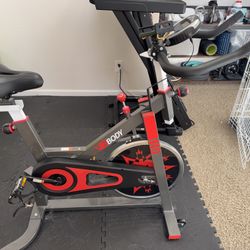 VIGBODY Indoor Spin Bike – Adjustable, Smooth, Great Condition