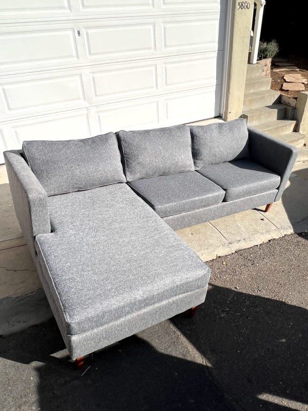 Grey Sectional Couch (Modern / contemporary) 9.5 FT x 6 FT - Can Deliver!