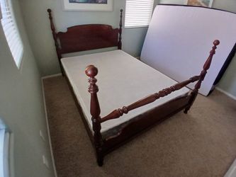 Queen wood four posted bed frame