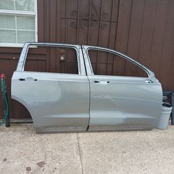 2020-2025 Cadillac XT6 Front doors RH OEM