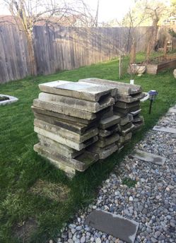 Concrete rain gutter