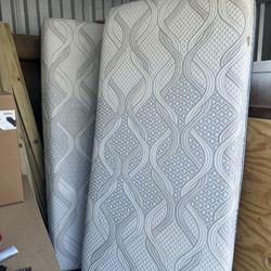 Twin mattress - Clean and comfortable 