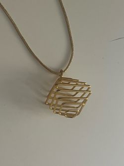 Golden pendant necklace
