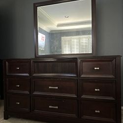 Dresser With Mirror