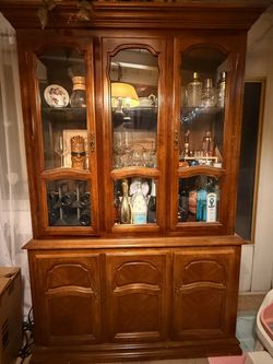 Beautiful Solid Wood China Cabinet / Hutch with Glass Display & Storage