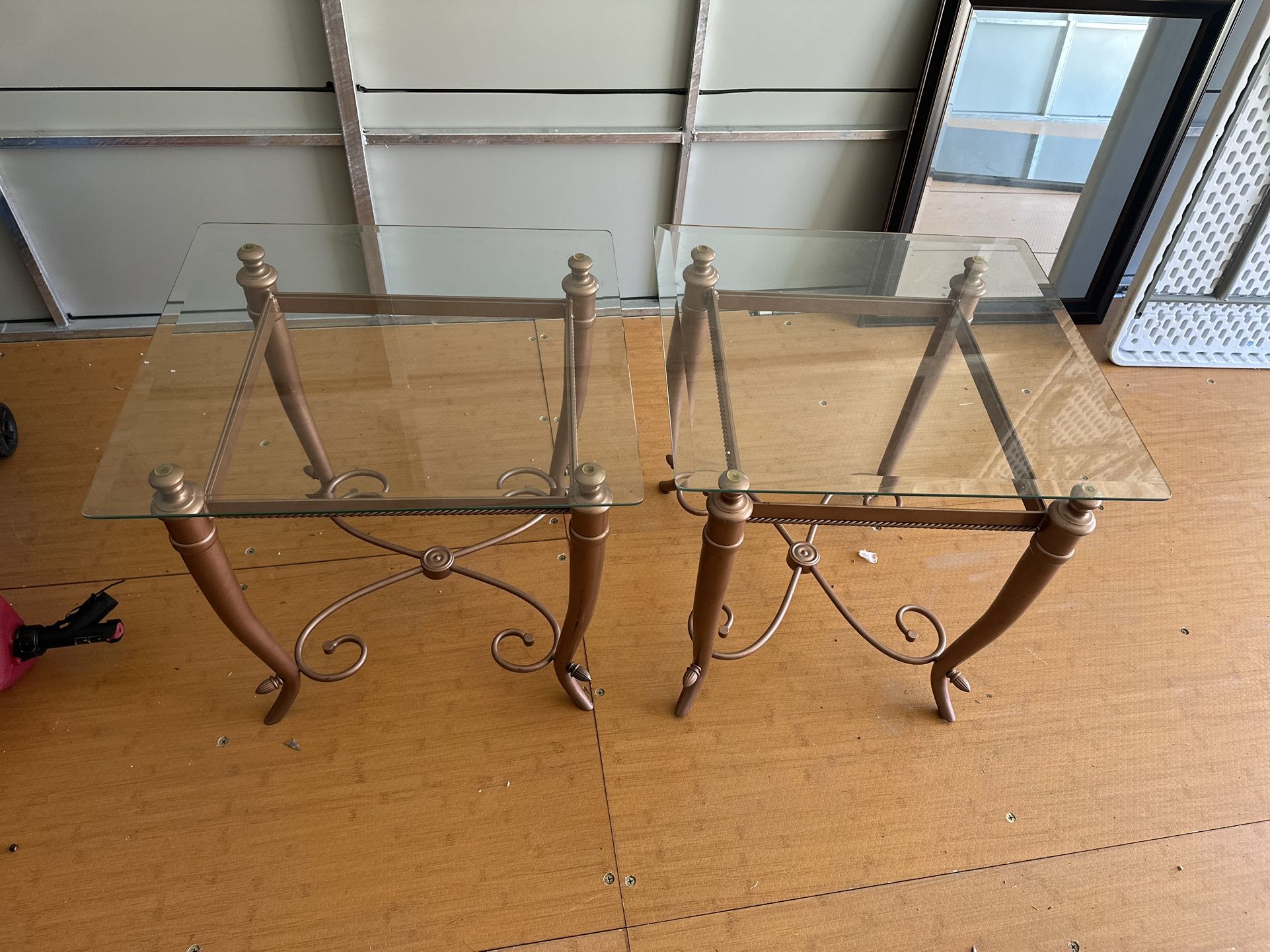 Matching End Table Alike New H2ft w26x24”