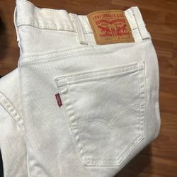 White Levi’s 